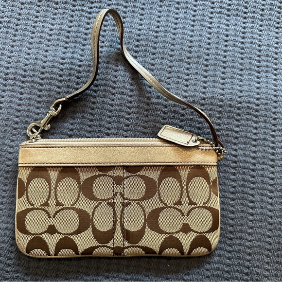 Coach wristlet - Picture 3 of 3